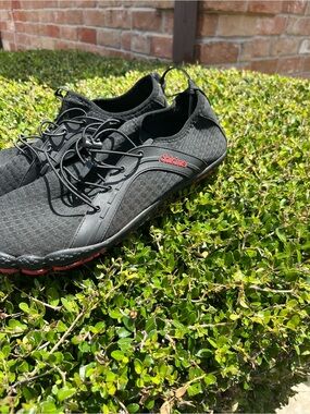 Men's Black Athletic Shoes with Red Accent - Slip-On Performance
